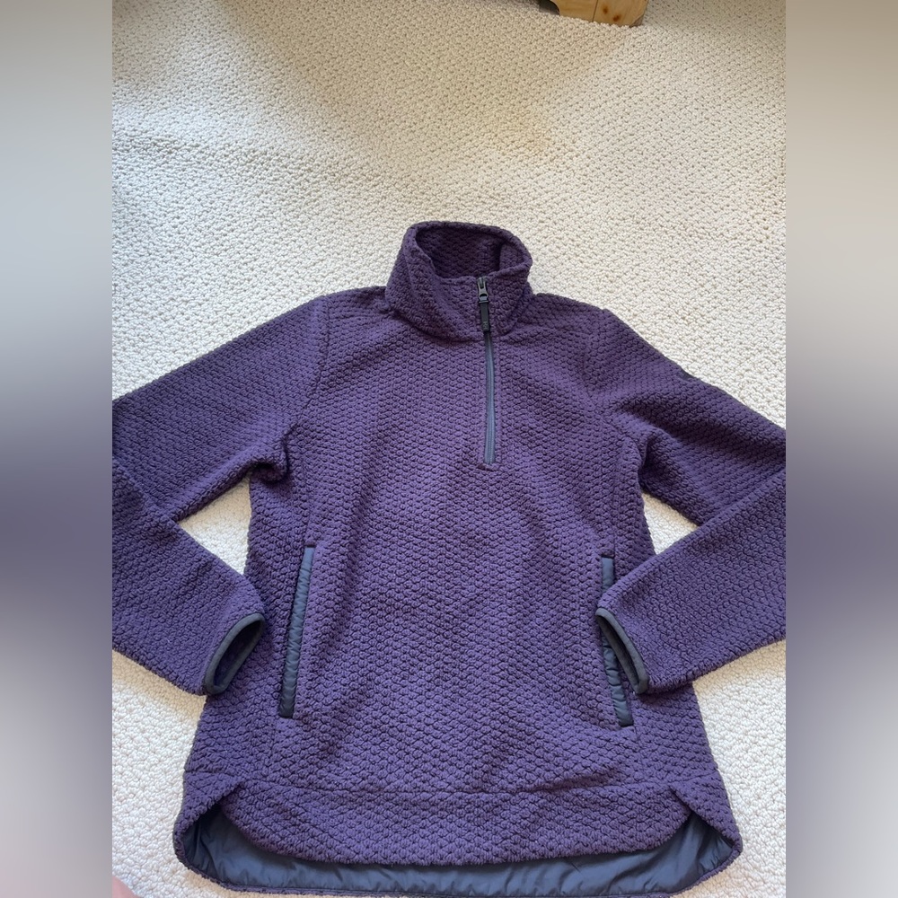 Women’s Helly Hansen Lyra pullover fleece jacket. Size small.